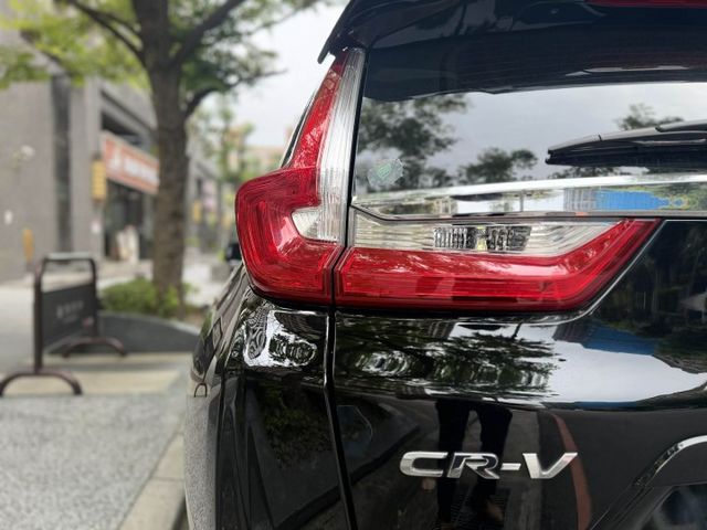 2018年HONDA 1.5 CRV VTI-S 僅跑9.7萬公里 / 原版件 / 跟車 / 盲點 / 一手車  第14張相片