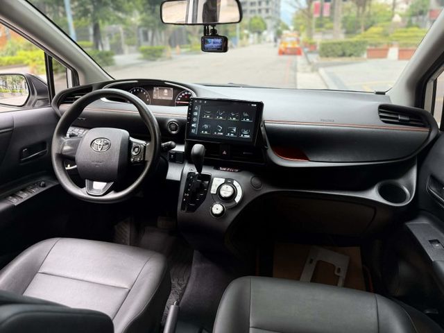 2022年TOYOTA 1.8 SIENTA 僅跑6.7萬公里 / 七人座 / 原版件 / 車道偏移 /  第11張相片