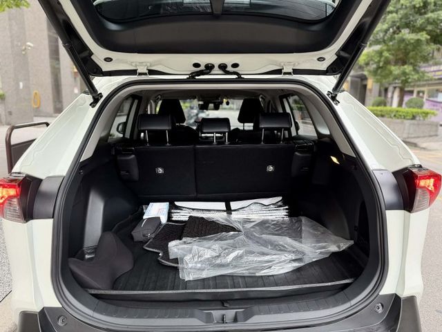 2020年TOYOTA 2.0 RAV4 旗艦版 僅跑2萬公里 / 原版件 / 跟車 / 盲點 / 電動尾門  第17張相片