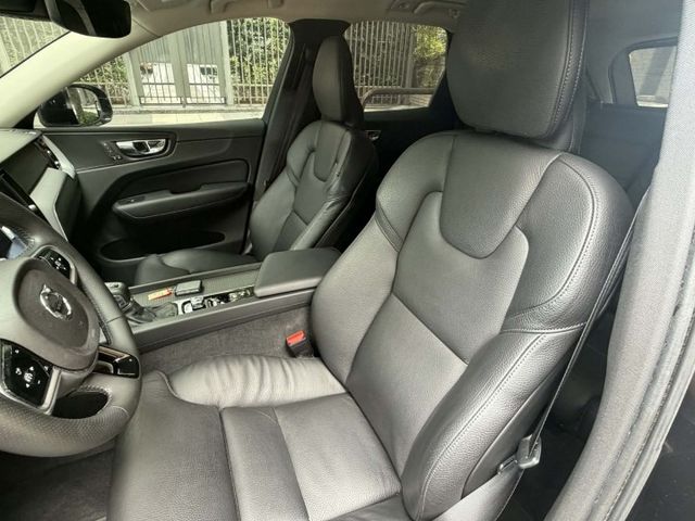 2018年VOLVO 2.0 XC60 T5 AWD 僅跑14萬公里 / 全原廠保養 / 跟車  第6張相片