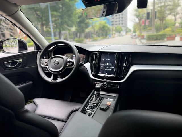 2018年VOLVO 2.0 XC60 T5 AWD 僅跑14萬公里 / 全原廠保養 / 跟車  第14張相片