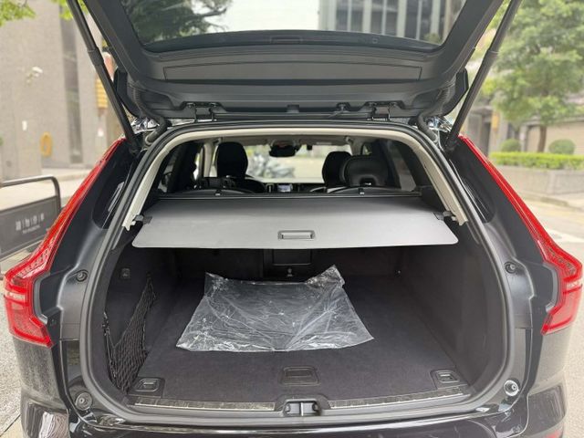 2018年VOLVO 2.0 XC60 T5 AWD 僅跑14萬公里 / 全原廠保養 / 跟車  第15張相片