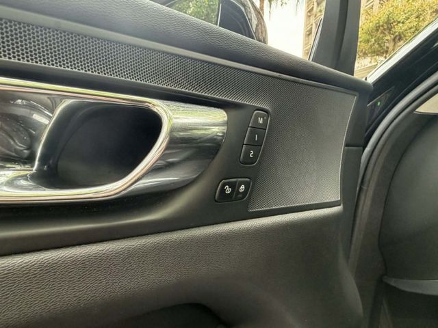 2018年VOLVO 2.0 XC60 T5 AWD 僅跑14萬公里 / 全原廠保養 / 跟車  第16張相片