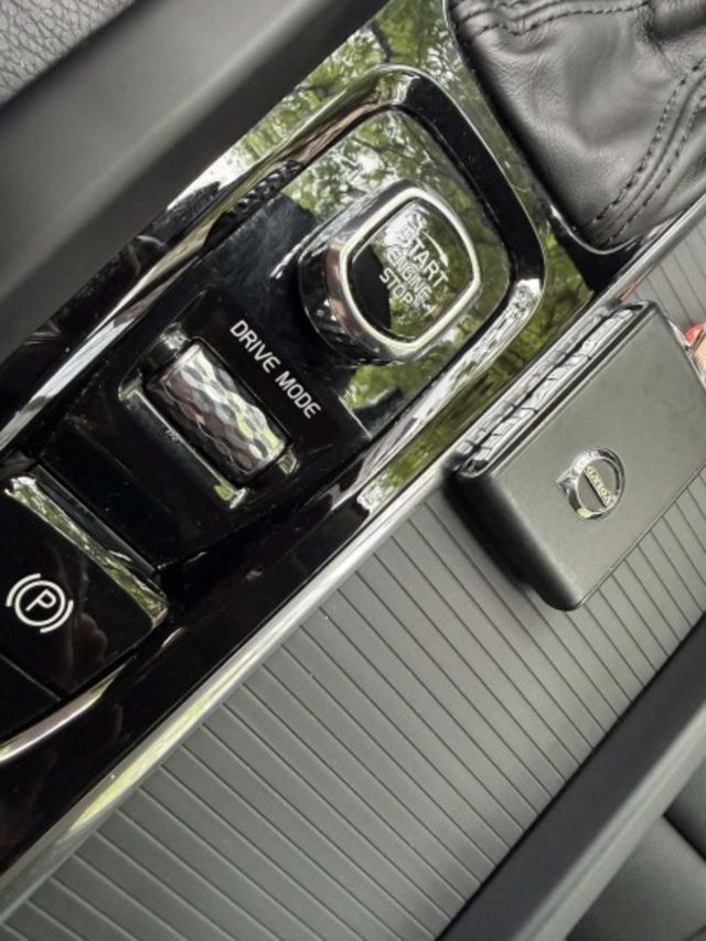 2018年VOLVO 2.0 XC60 T5 AWD 僅跑14萬公里 / 全原廠保養 / 跟車  第17張相片