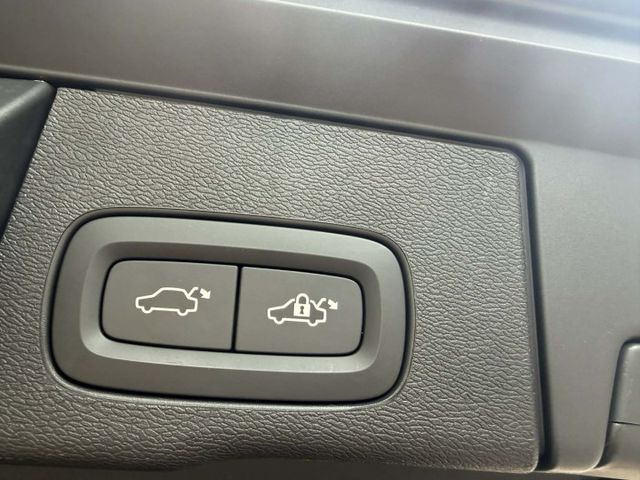 2018年VOLVO 2.0 XC60 T5 AWD 僅跑14萬公里 / 全原廠保養 / 跟車  第18張相片