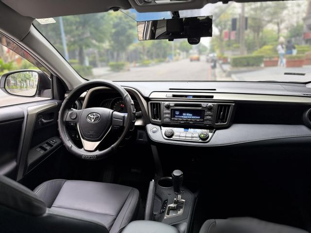 2015年TOYOTA 2.5 RAV4 僅跑11萬9/ 全原廠保養 / I-KEY / 電動椅  第11張相片