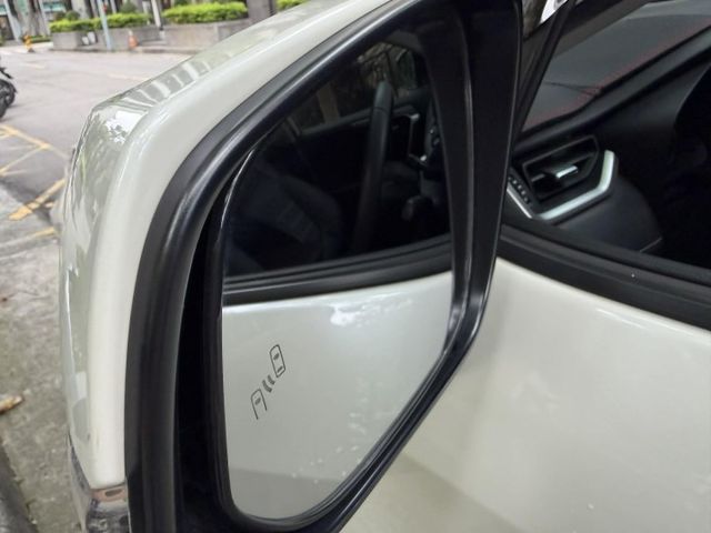 2022年TOYOTA 2.5 RAV4 HV 僅跑4萬公里 / 原版件 / 全原廠保養 / 通風座椅 / 盲點  第17張相片
