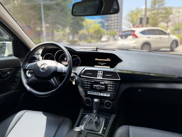 2011年M.BENZ W204 C200 總代理 僅跑6.5萬公里 / 原版件 /  一手車  第11張相片