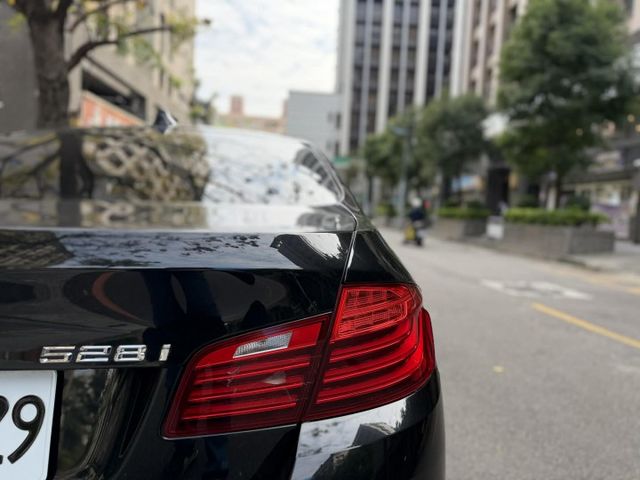 2015年BMW 2.0 F10 528I 僅跑14萬公里 / 安卓機 / H/K音響 / 摸門  第16張相片