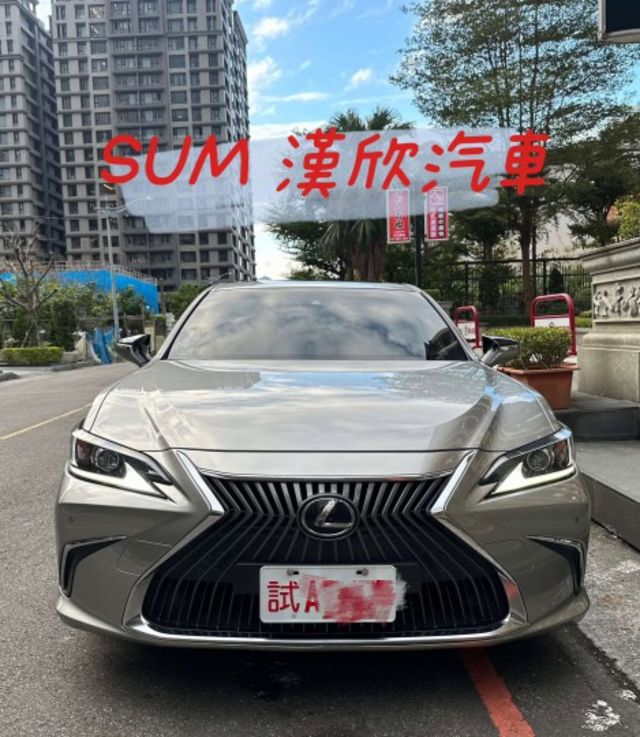 2020年 LEXUS ES200 2.0 豪華中大型房車 只跑 5.7萬公里，里程漂亮，原版件保證  第2張相片