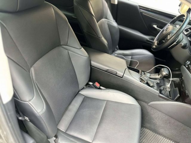2020年 LEXUS ES200 2.0 豪華中大型房車 只跑 5.7萬公里，里程漂亮，原版件保證  第7張相片