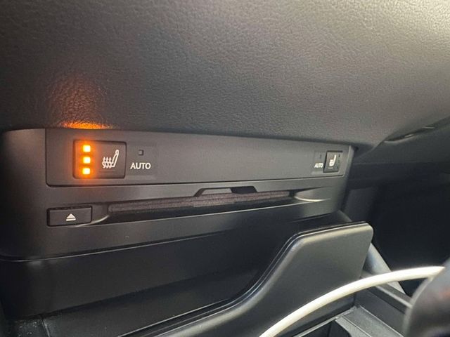 2020年 LEXUS ES200 2.0 豪華中大型房車 只跑 5.7萬公里，里程漂亮，原版件保證  第14張相片