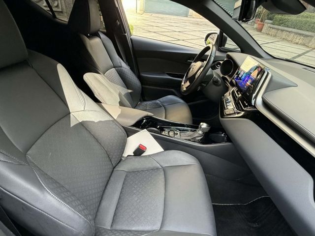 2021年TOYOTA 1.2 CHR 僅跑3萬公里 / 原版件 / LED頭燈 / 環景  / 跟車 / 盲點  第7張相片