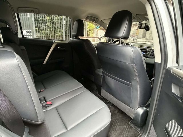 2015年TOYOTA 2.5 RAV4 僅跑11萬9/ 全原廠保養 / I-KEY / 電動椅  第8張相片