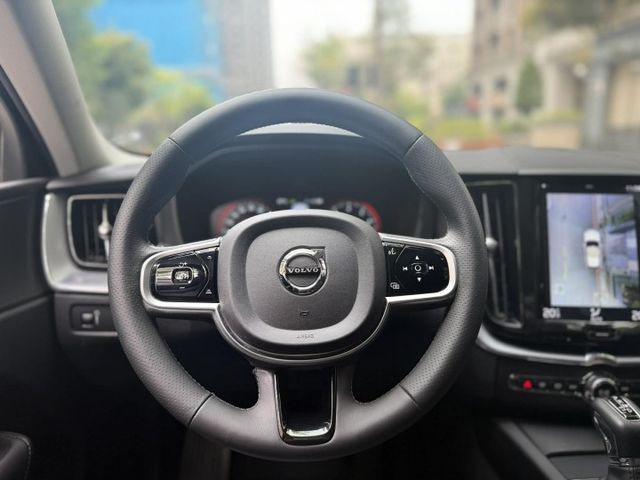 2018年VOLVO 2.0 XC60 T5 AWD 僅跑14萬公里 / 全原廠保養 / 跟車  第9張相片