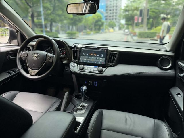 2016年TOYOTA 2.0 RAV4 原版件 / 安卓機 / 環景影像 / 電動椅 /  第13張相片