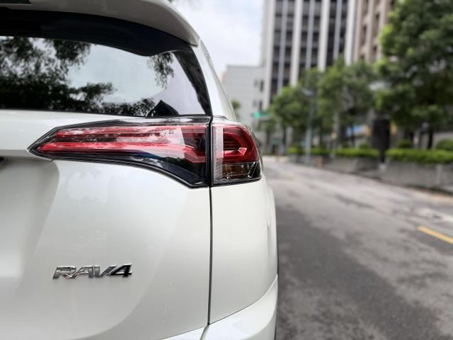 2016年TOYOTA 2.0 RAV4 原版件 / 安卓機 / 環景影像 / 電動椅 /  第14張相片
