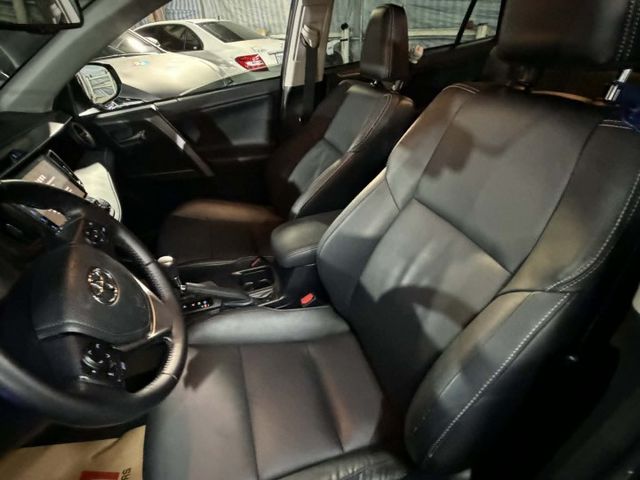 2015年TOYOTA 2.0 RAV4 4.5代 僅跑7.8萬公里 / 定速 / 電動椅 / LED頭燈  第2張相片