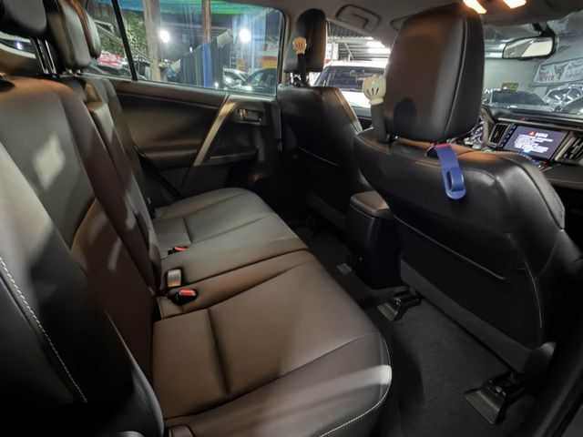 2015年TOYOTA 2.0 RAV4 4.5代 僅跑7.8萬公里 / 定速 / 電動椅 / LED頭燈  第4張相片