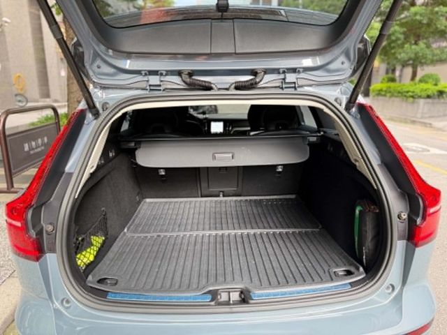 2023年VOLVO 2.0 V60 B3 PLUS 僅跑4.6萬公里 / 全原廠保養 / 原版件 / 跟車 /  第6張相片