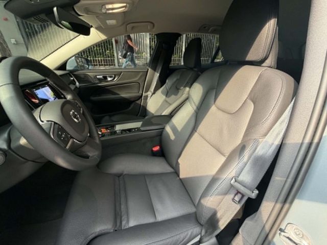 2023年VOLVO 2.0 V60 B3 PLUS 僅跑4.6萬公里 / 全原廠保養 / 原版件 / 跟車 /  第7張相片