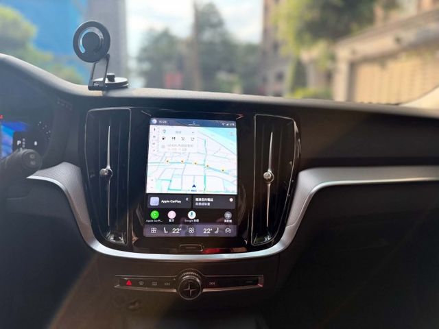 2023年VOLVO 2.0 V60 B3 PLUS 僅跑4.6萬公里 / 全原廠保養 / 原版件 / 跟車 /  第12張相片