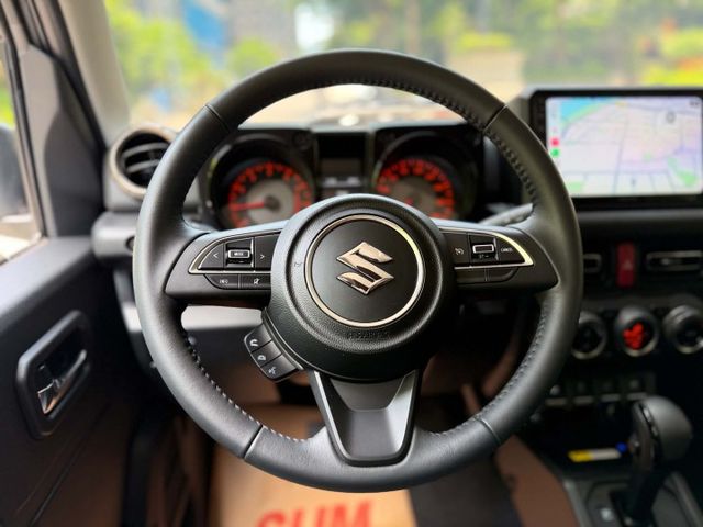 2024年SUZUKI 1.5 JIMNY 僅跑1.8萬 / 原版件 / 全原廠保養 / 安卓機 / 環景影像  第11張相片