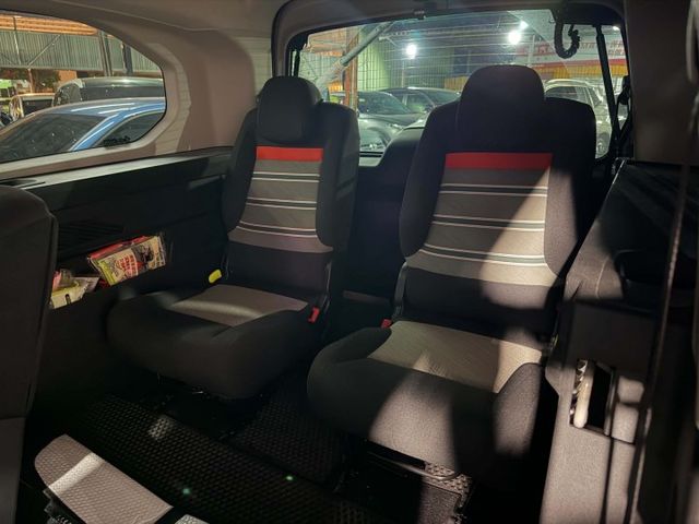 2022年CITROEN 1.5 BERLINGO XTR 長軸 僅跑7萬 / 原版件 / CAR PLAY / 盲點  第4張相片