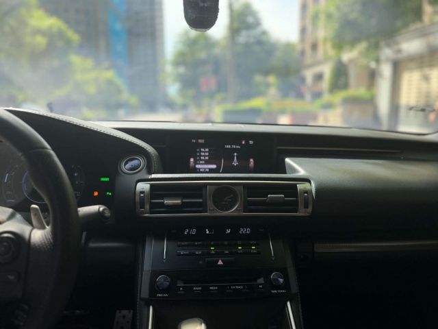 2013年LEXUS 2.5 IS300H F-SPORT 原版件 / 大電池已更換 / 座椅通風 / I-KEY  第10張相片