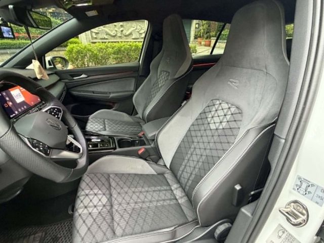 2023年福斯 1.5 GOLF 280eTSI R-LINE 僅跑2萬公里 / 原版件 / 原廠保固中  第6張相片