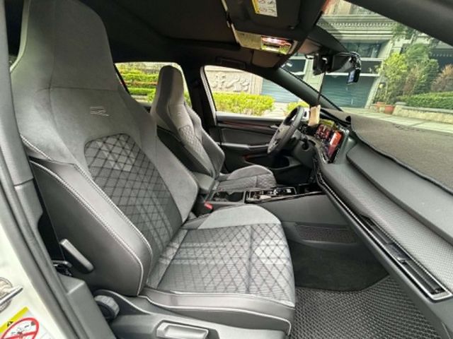 2023年福斯 1.5 GOLF 280eTSI R-LINE 僅跑2萬公里 / 原版件 / 原廠保固中  第7張相片