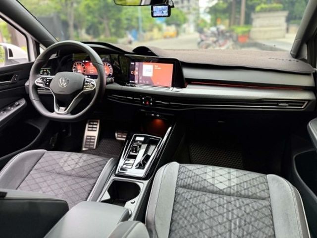 2023年福斯 1.5 GOLF 280eTSI R-LINE 僅跑2萬公里 / 原版件 / 原廠保固中  第11張相片