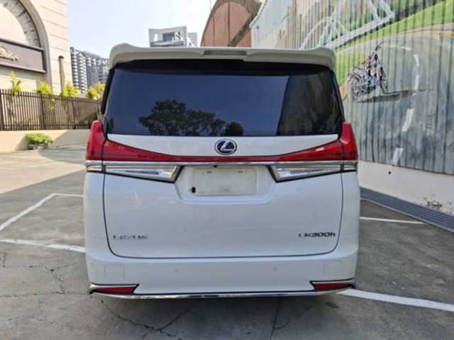 LEXUS凌志 LM300H  第4張相片