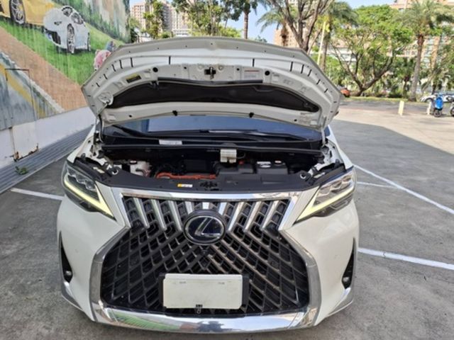 LEXUS凌志 LM300H  第6張相片