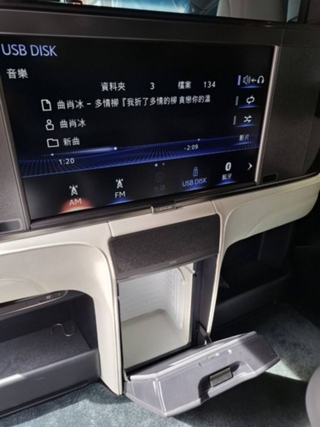 LEXUS凌志 LM300H  第13張相片