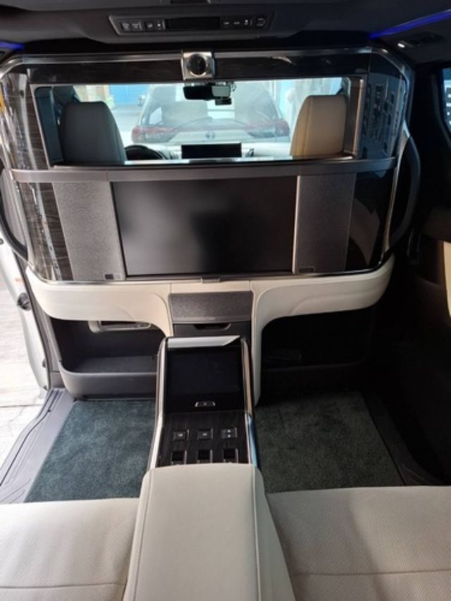 LEXUS凌志 LM300H  第14張相片