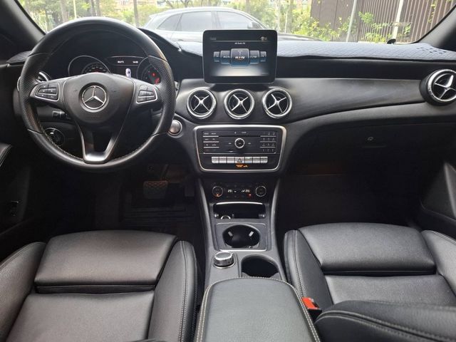 M-BENZ賓士 CLA250  第7張相片