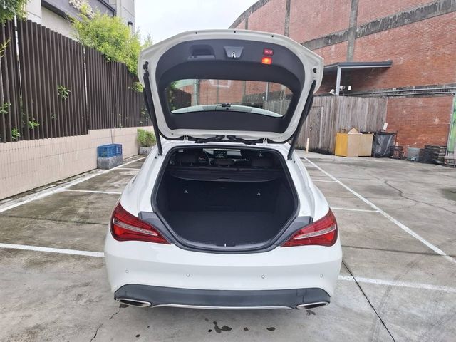 M-BENZ賓士 CLA200  第7張相片