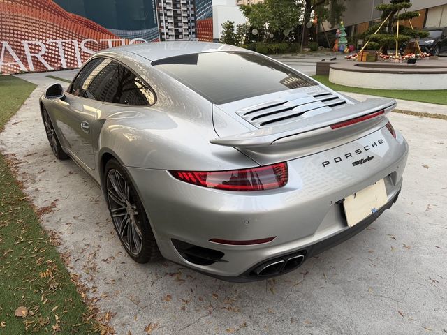 PORSCHE保時捷 911 TURBO  第9張相片