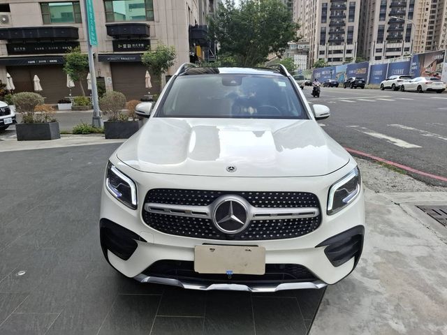 M-BENZ賓士 GLB250  第3張相片