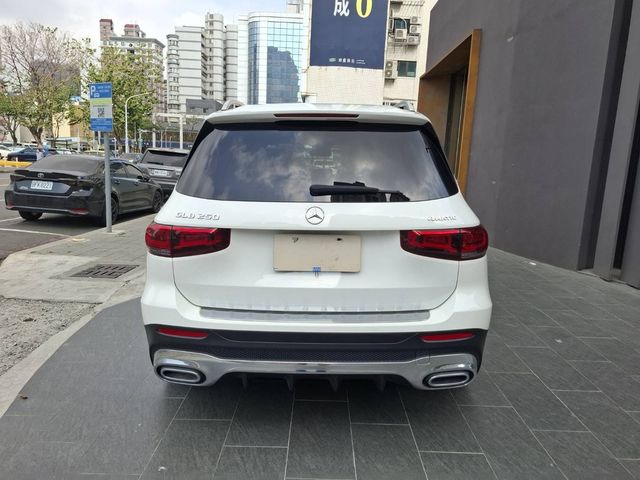 M-BENZ賓士 GLB250  第4張相片