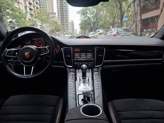 PORSCHE保時捷 PANAMERA  第13張相片