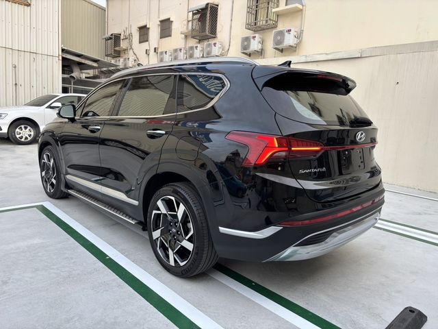 HYUNDAI現代 SANTA FE  第3張相片