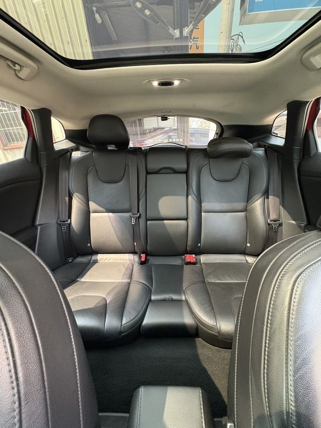 VOLVO富豪 V40  第7張相片
