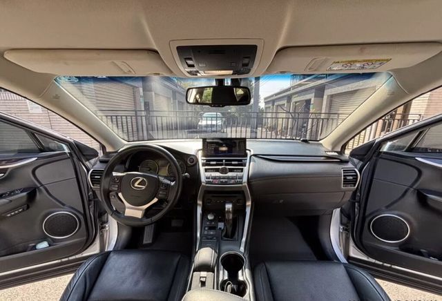 LEXUS凌志 NX300H  第14張相片
