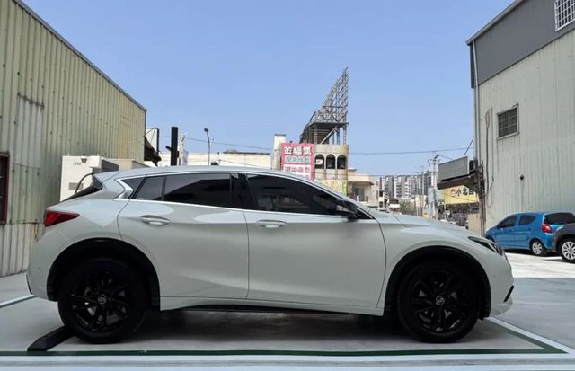 INFINITI無限 Q30  第7張相片