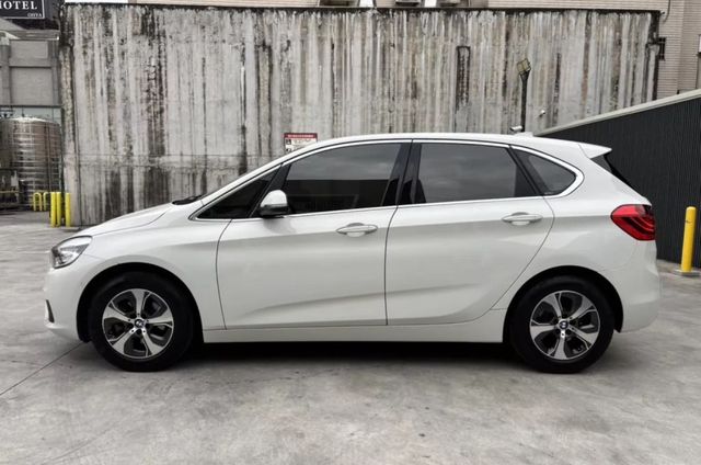BMW寶馬 218I  第6張相片