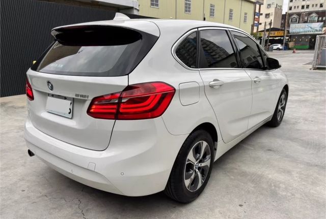 BMW寶馬 218I  第8張相片