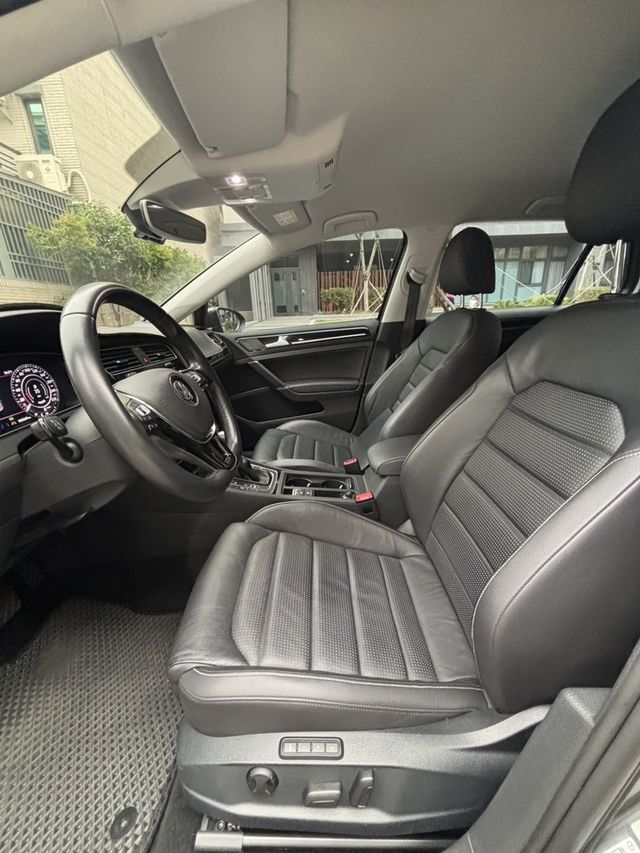 VOLKSWAGEN福斯 GOLF  第14張相片