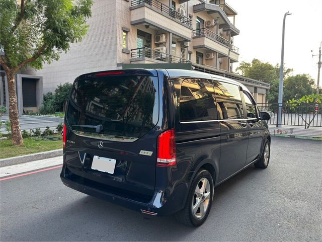 M-BENZ賓士 V220 D  第2張相片
